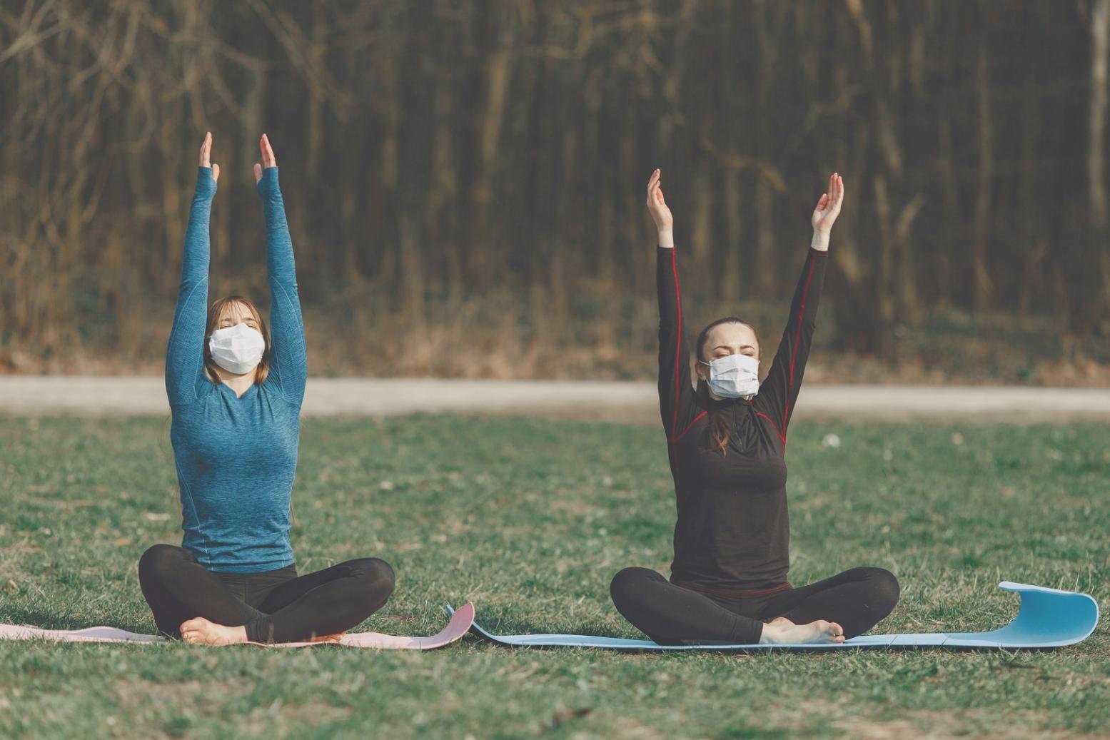 Sessione di gruppo di meditazione guidata